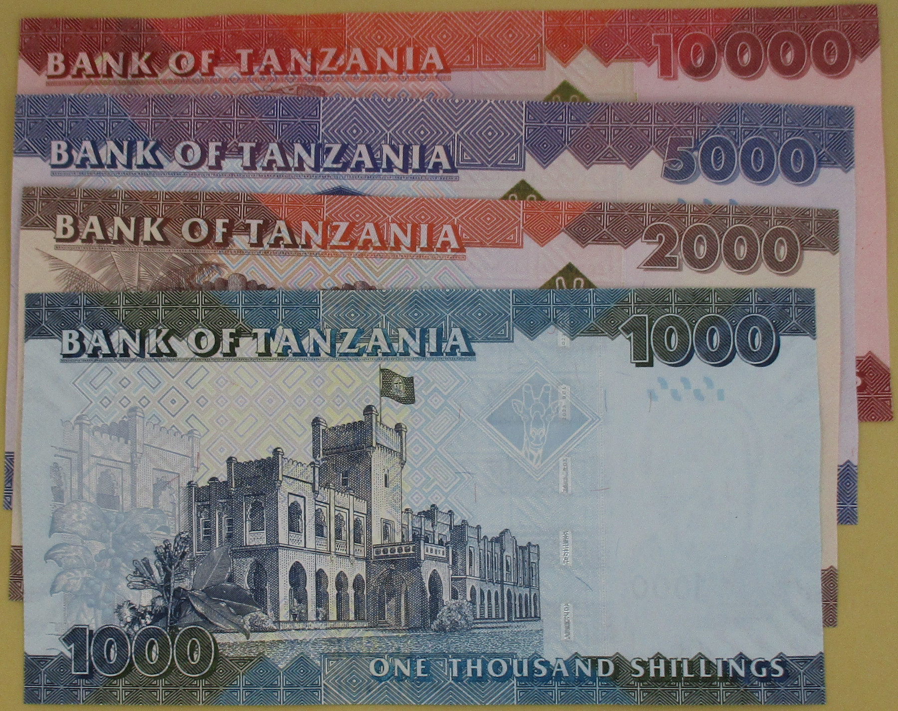 Zdjęcie do Zestaw 4 banknotów 1000 2000 5000 10000 szylingów
