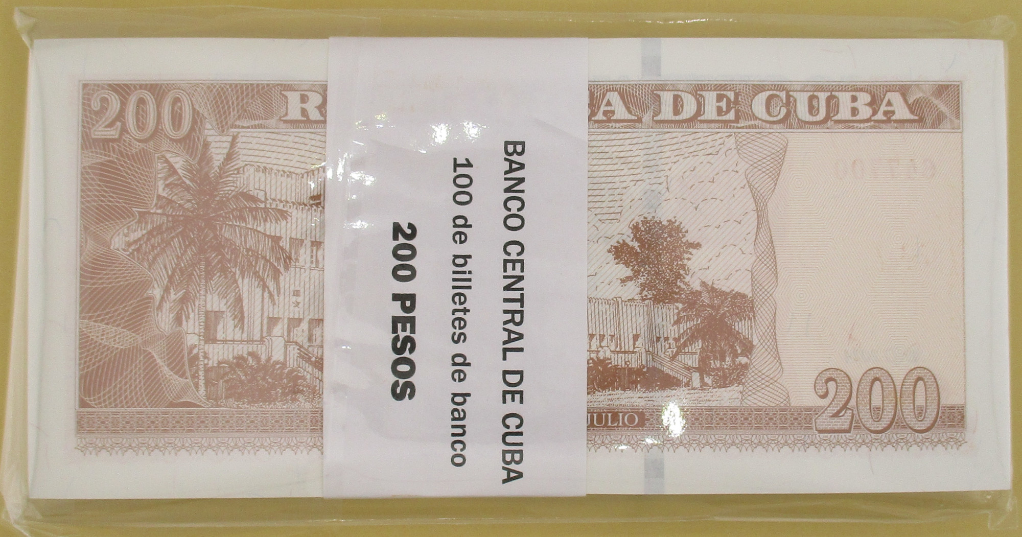 Zdjęcie do PACZKA bankowa (100szt) obiegowy 200 pesos