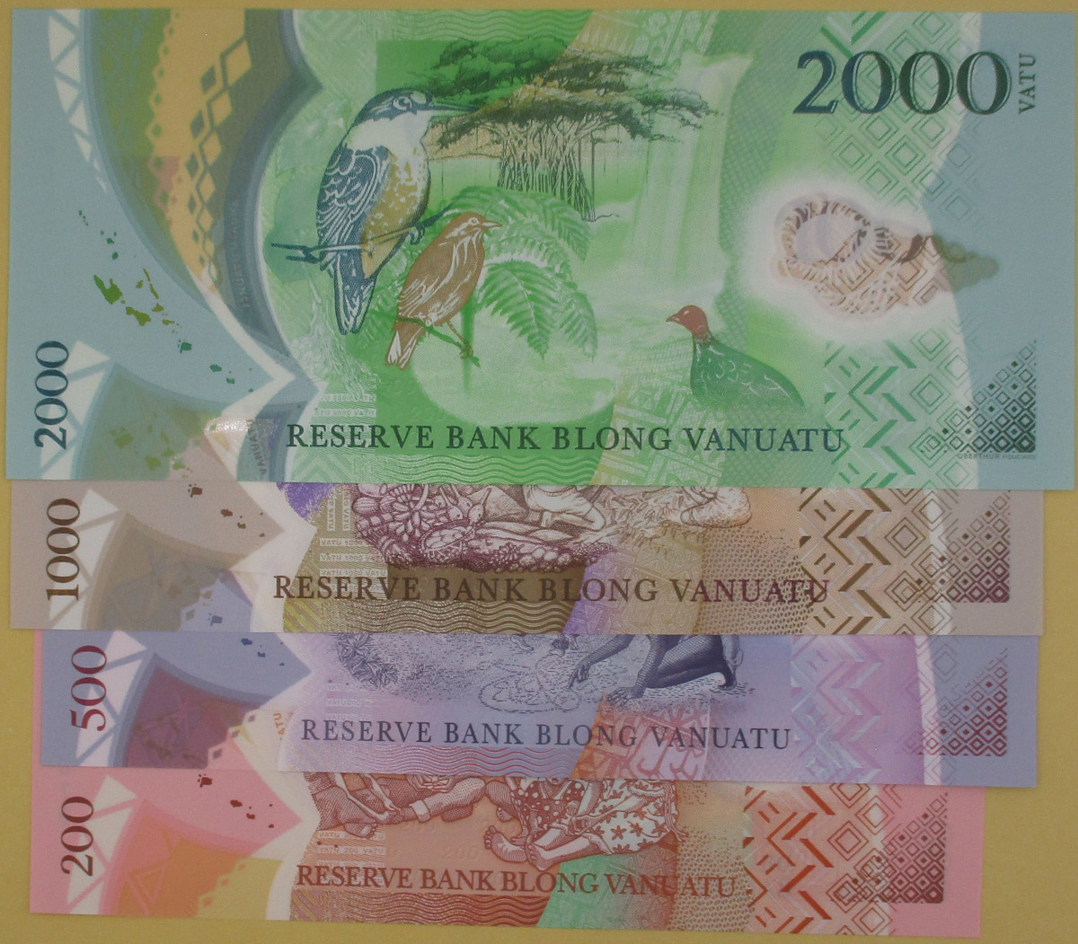 Zdjęcie do Zestaw 4 banknotów 200 500 1000 2000 vatu