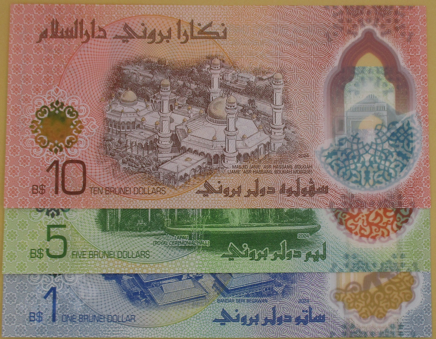 Zdjęcie do Zestaw 3 banknotów 1 5 10 dolarów
