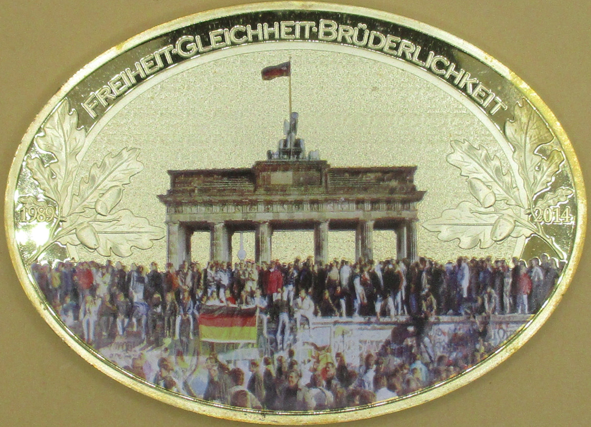 Zdjęcie do MEDAL Upadek muru berlińskiego brama Brandenburska